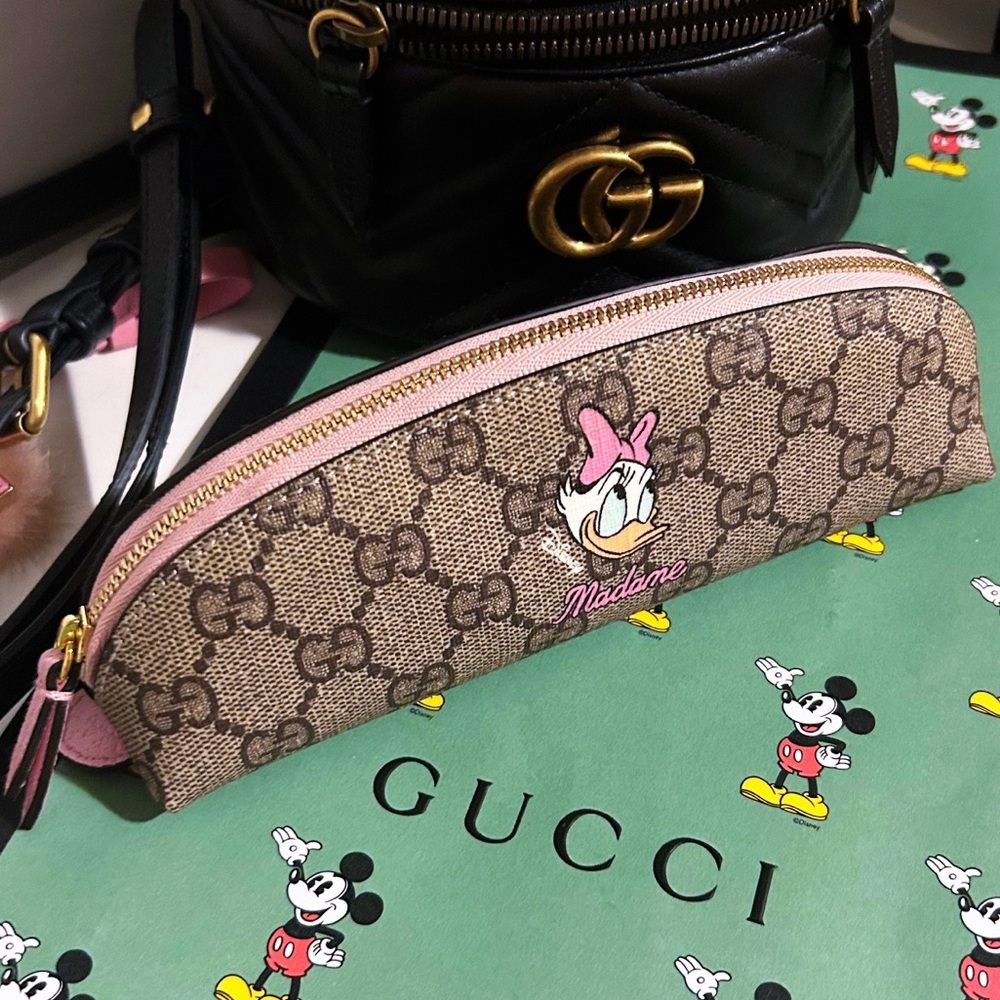 Authentic Gucci x Disney RARE Limited Ed. Daisy Duck Pencil Pouch / Cosmetic Bag - Picture 10 of 11